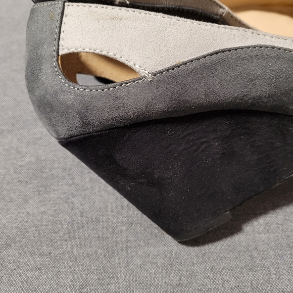 Mootsies Tootsies Size 8 Grey/ black wedge shoes - Picture 5 of 6